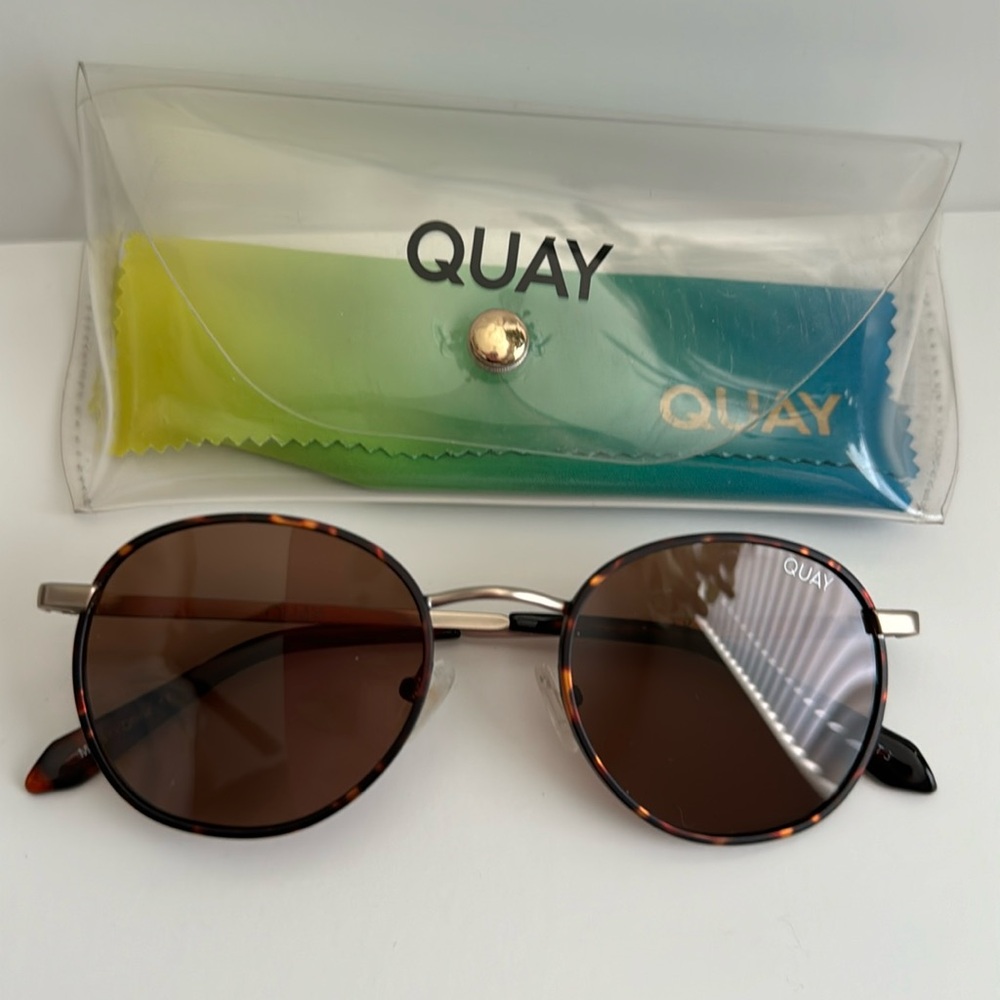 QUAY Talk Circles Polarized Sunglasses—Tortoise
